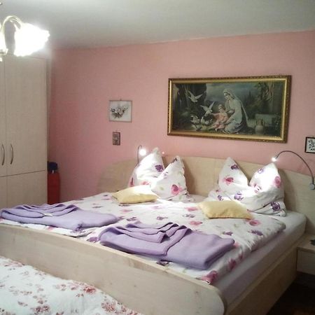 Weinbau-Gaestezimmer Martin Und Eva Maria Jamek Weissenkirchen in der Wachau Εξωτερικό φωτογραφία