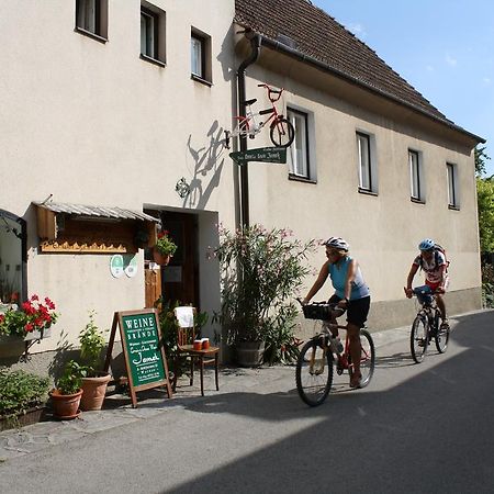 Weinbau-Gaestezimmer Martin Und Eva Maria Jamek Weissenkirchen in der Wachau Εξωτερικό φωτογραφία