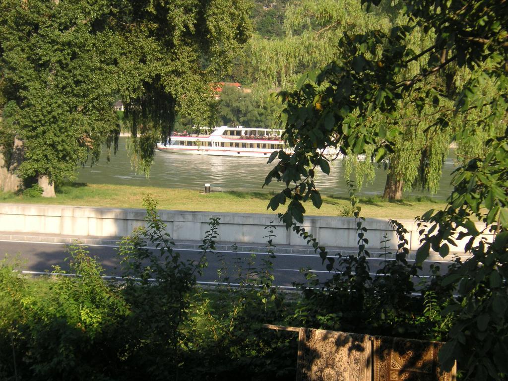 Weinbau-Gaestezimmer Martin Und Eva Maria Jamek Weissenkirchen in der Wachau Εξωτερικό φωτογραφία